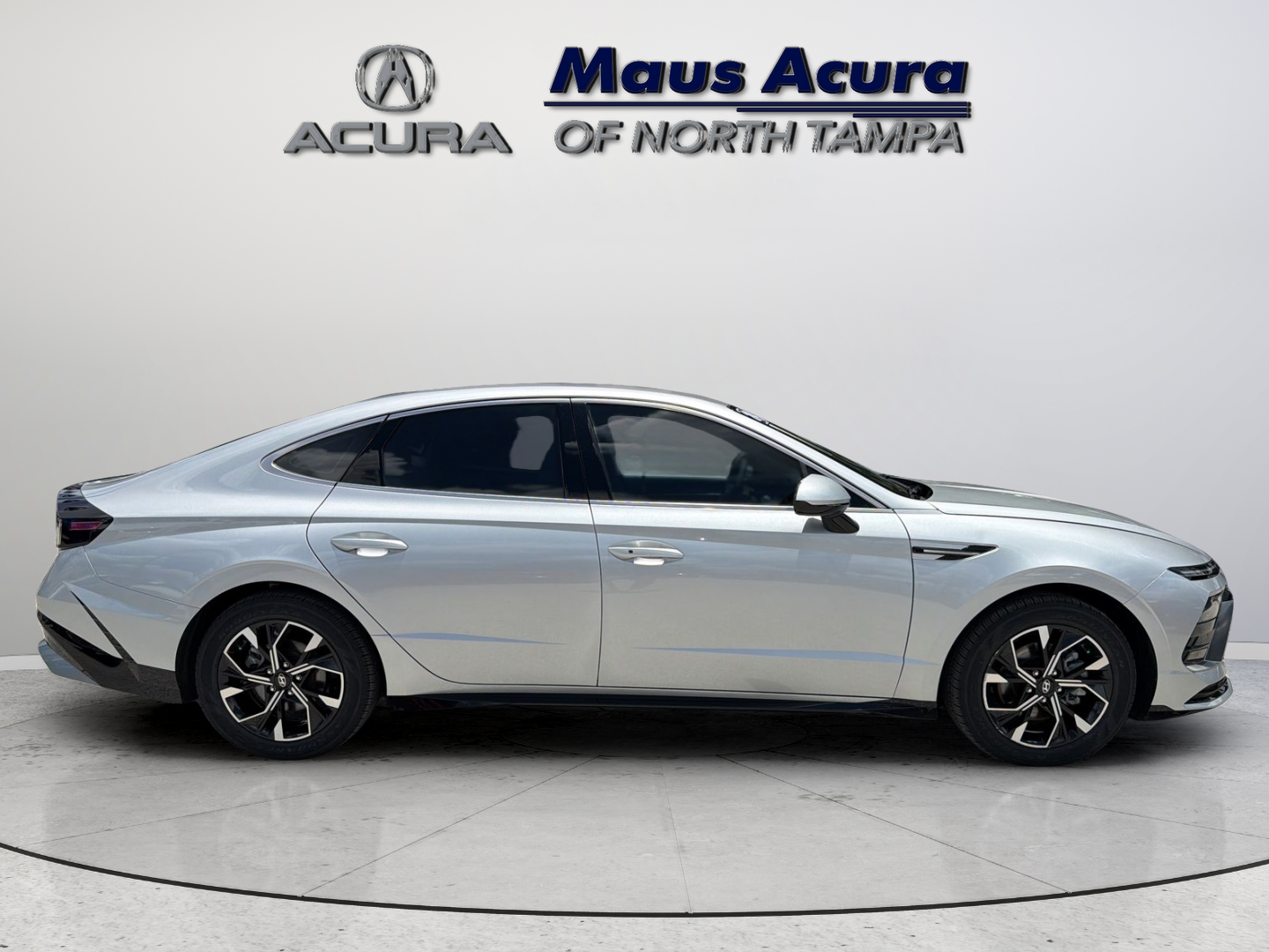 Used 2024 Silver Hyundai SEL image 3