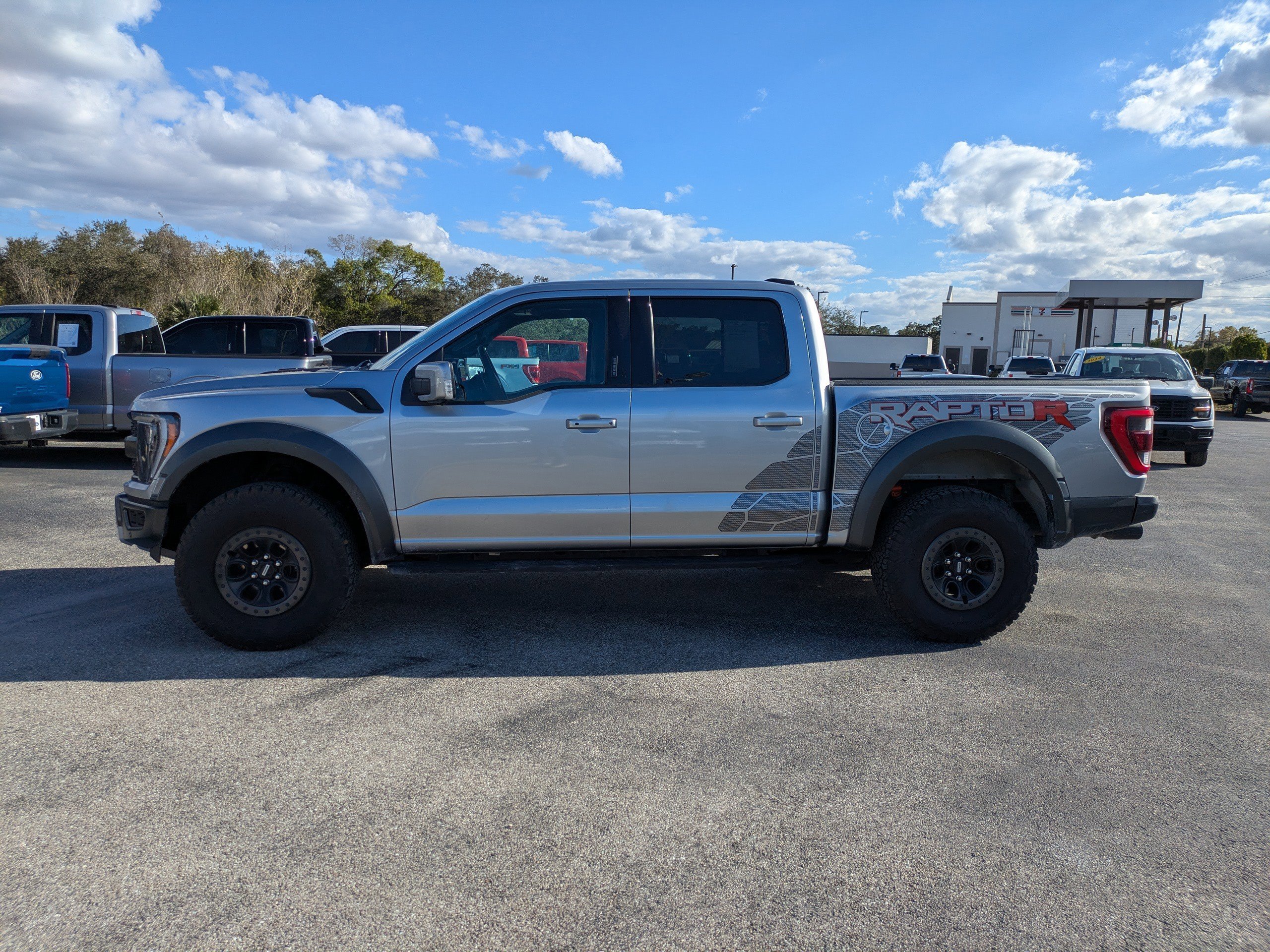 Used 2023  Ford Raptor image 7