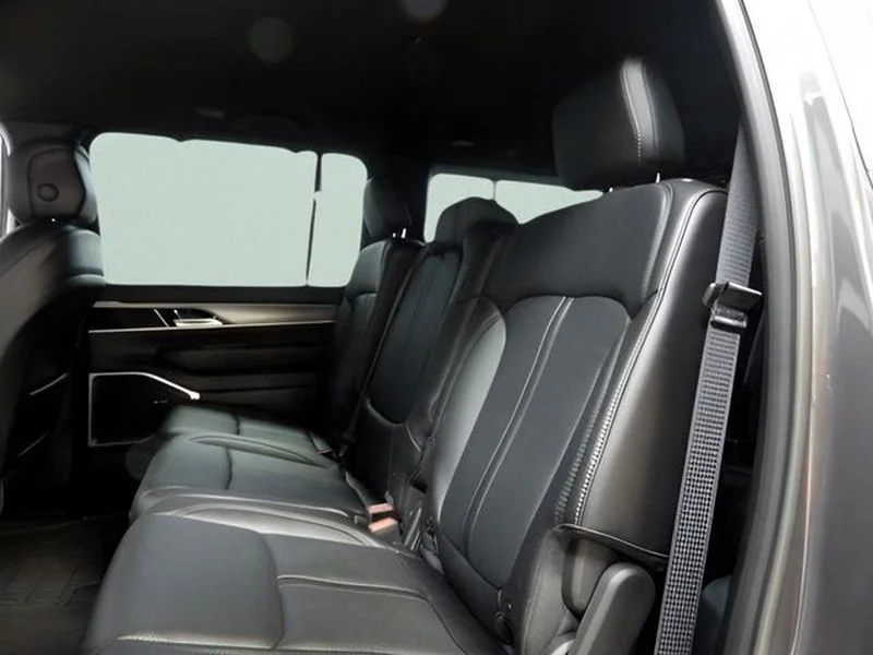 2025 Jeep Wagoneer Series I - Photo 13