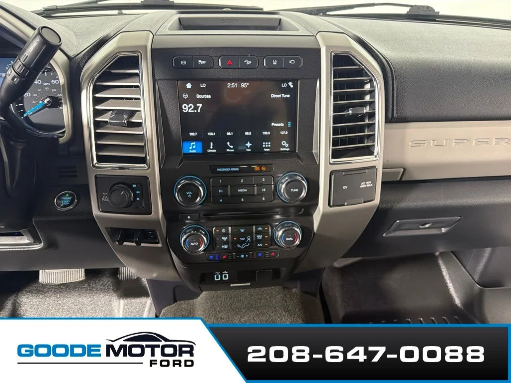 Certified Used 2017 White Platinum Clearcoat Metallic Ford Lariat image 16
