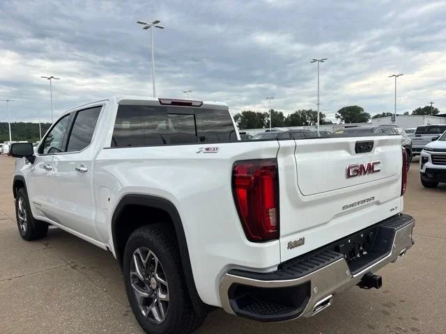2026 GMC Sierra 1500 SLT - Photo 7