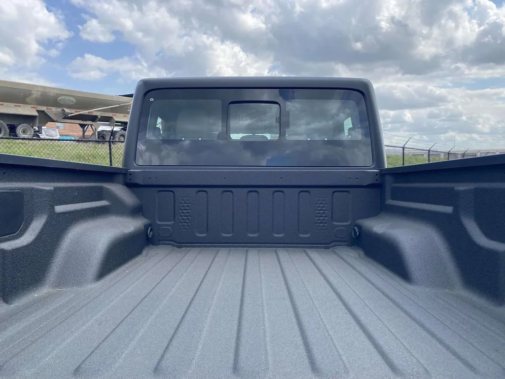 New 2026 Granite Crystal Metallic Clearcoat Jeep Sport image 9