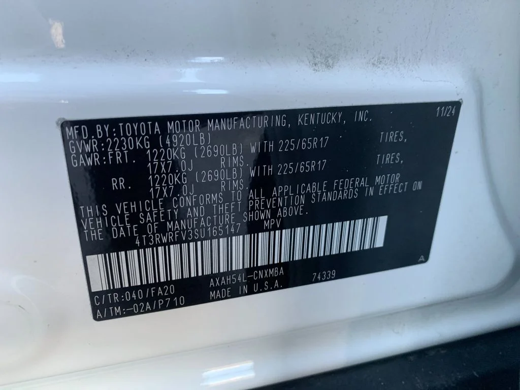 Used 2025 White Toyota XLE image 33