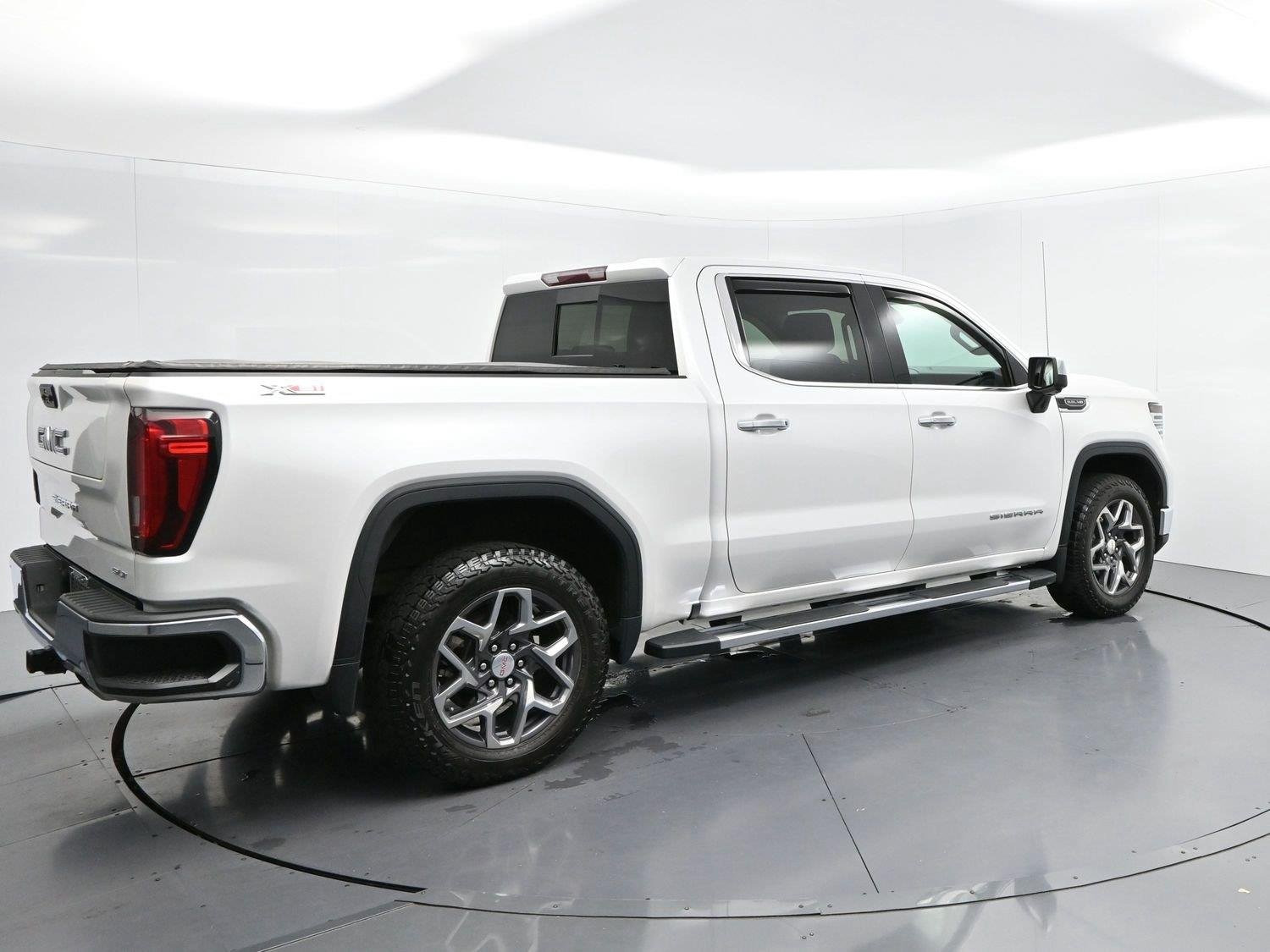 Used 2023 White Frost Tricoat GMC SLT image 7
