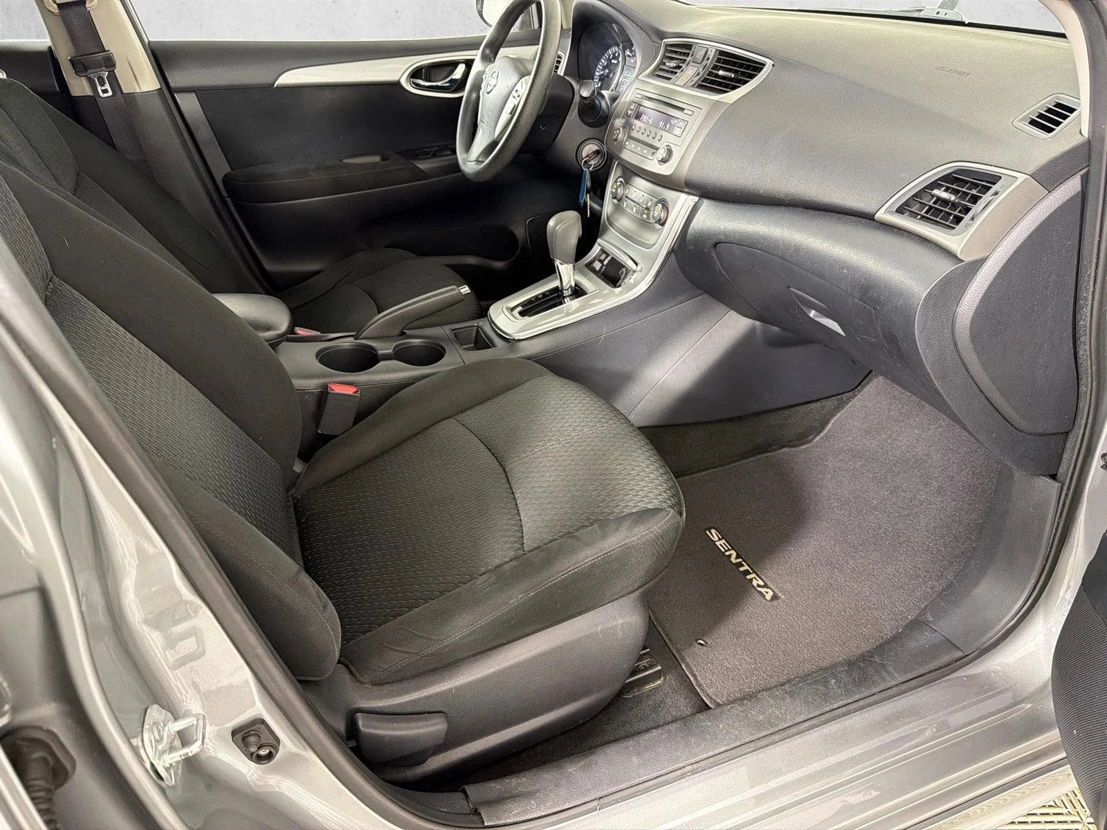 Used 2014 Black Nissan SR image 13