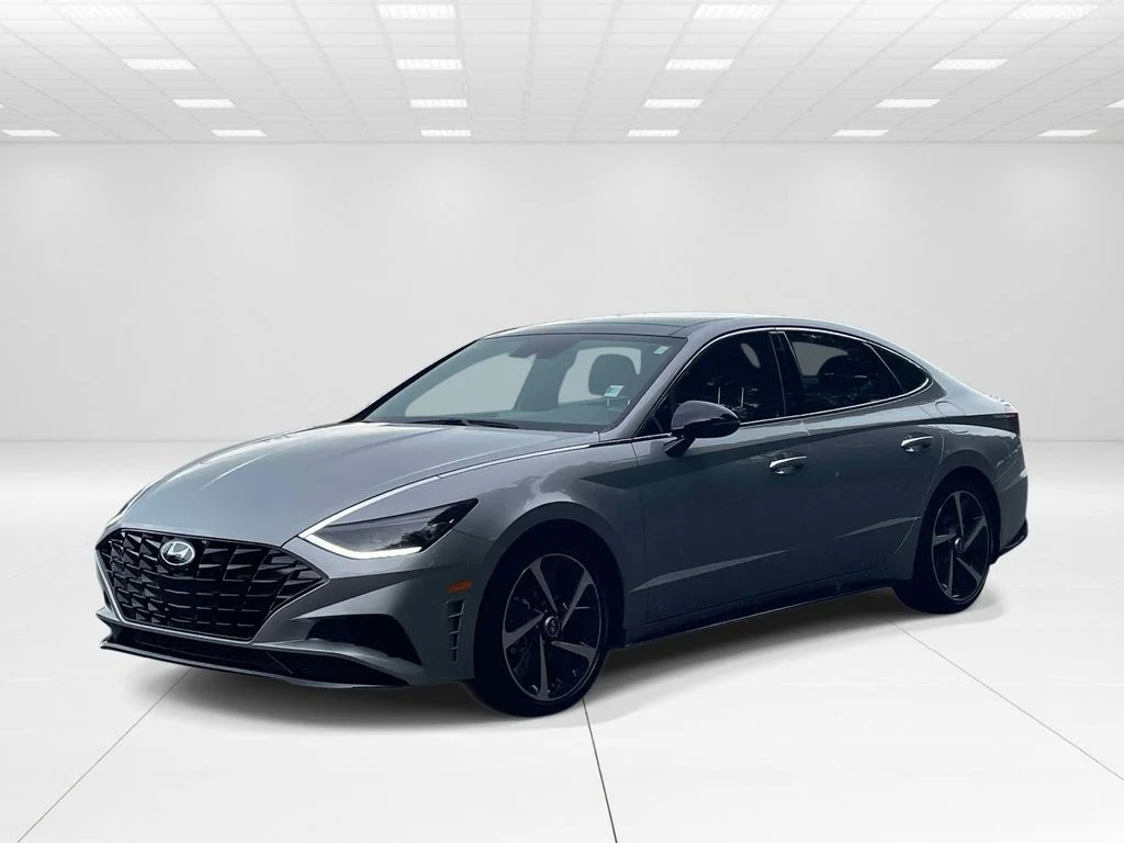 Used 2023 Silver Hyundai SEL Plus image 3
