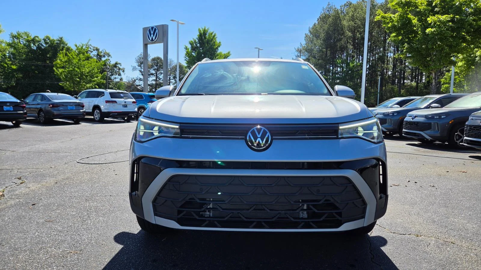 2025 Volkswagen Taos SE - Photo 8