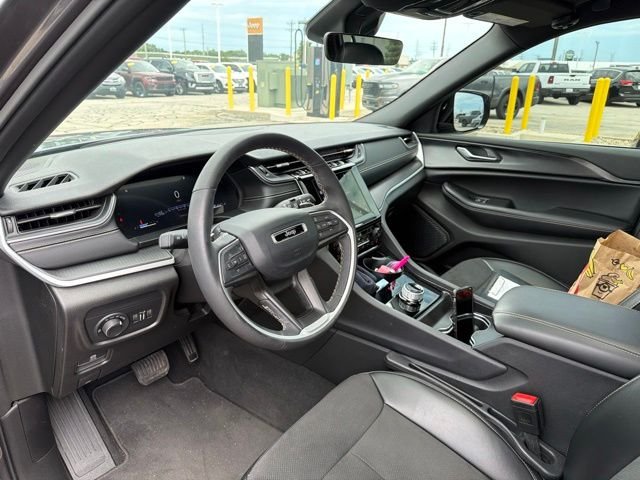 Used 2024 Gray Jeep Altitude X image 4