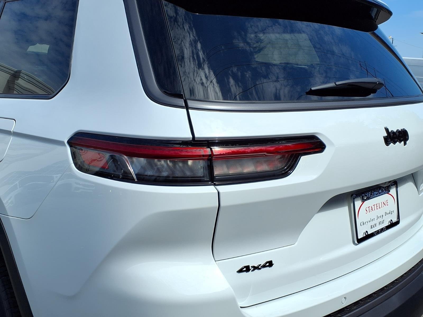 New 2026 Bright White Clearcoat Jeep Laredo Altitude image 12