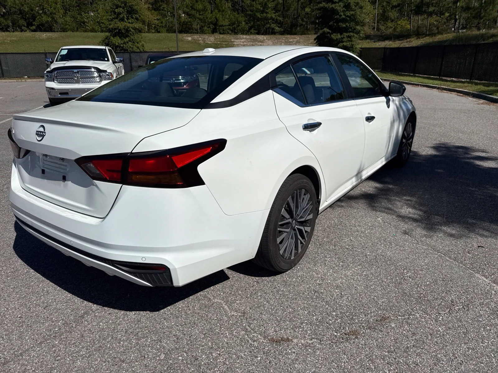 Used 2025 White Nissan 2.5 SV image 2