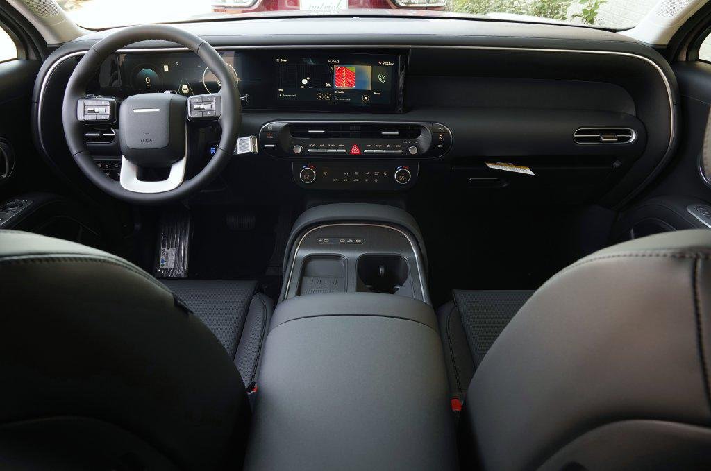 New 2027 Shimmering Silver Hyundai SEL image 7