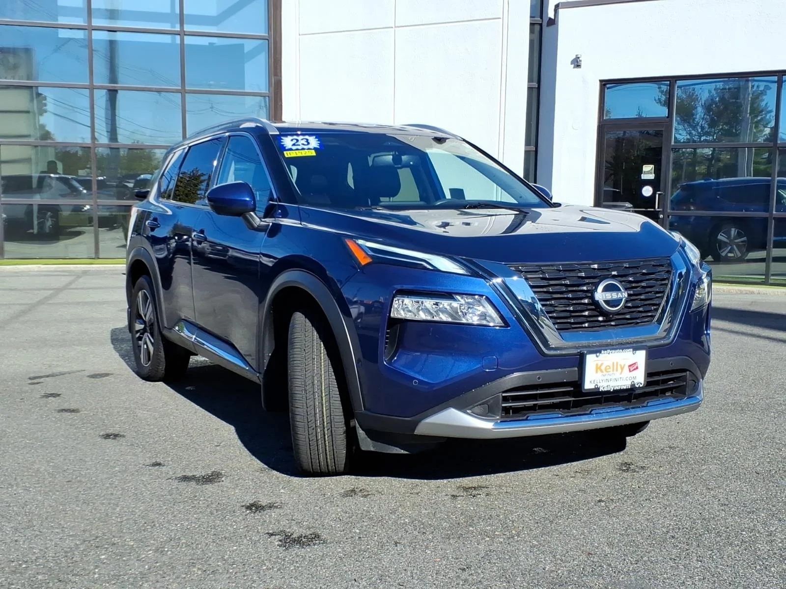 Used 2023 Caspian Blue Metallic Nissan Platinum image 3