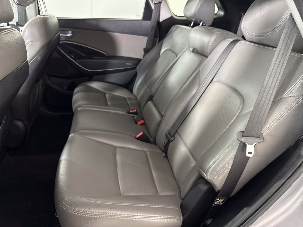 Used 2018 Gray Hyundai SE image 13