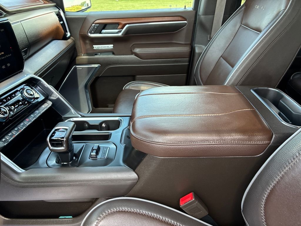 Used 2023 White GMC Denali image 19
