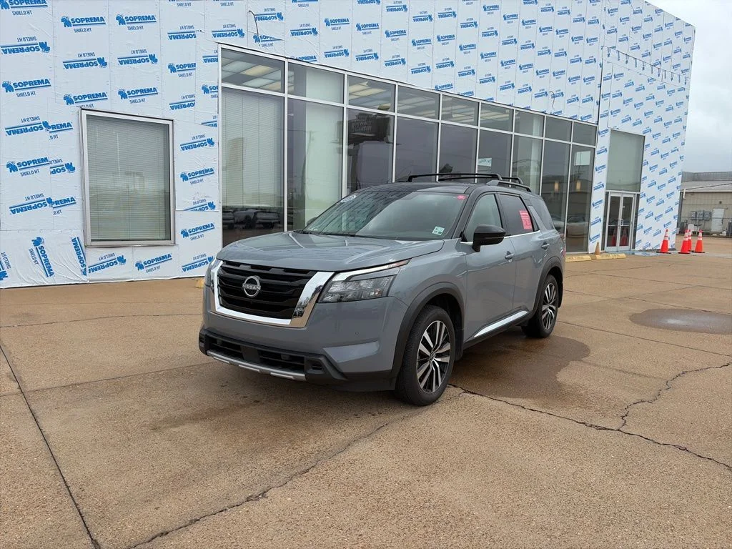 2025 Nissan Pathfinder Platinum 2WD's photo