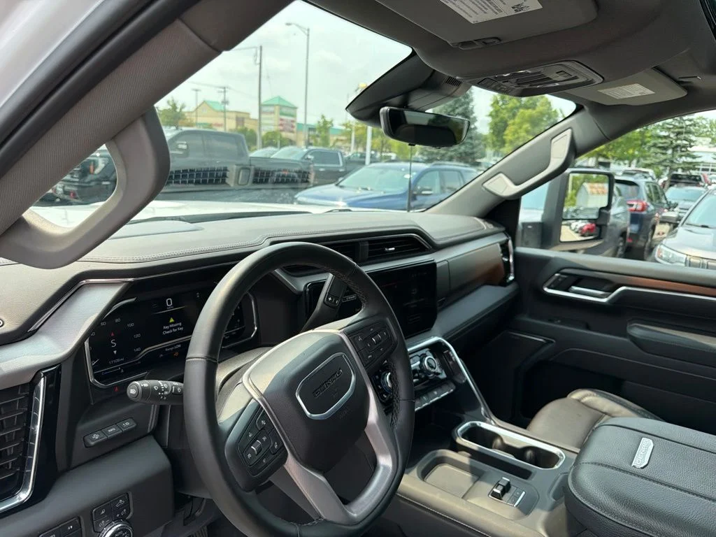 Used 2025 White GMC Denali image 14