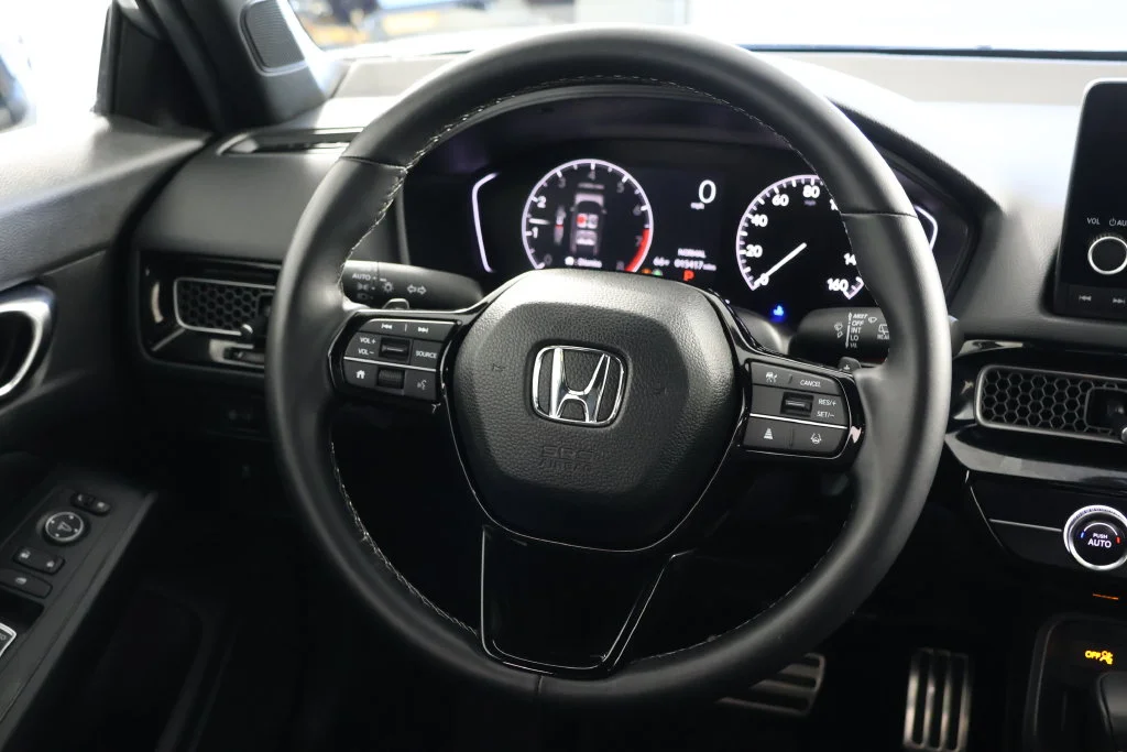Certified Used 2025 Solar Silver Metallic Honda Sport image 10