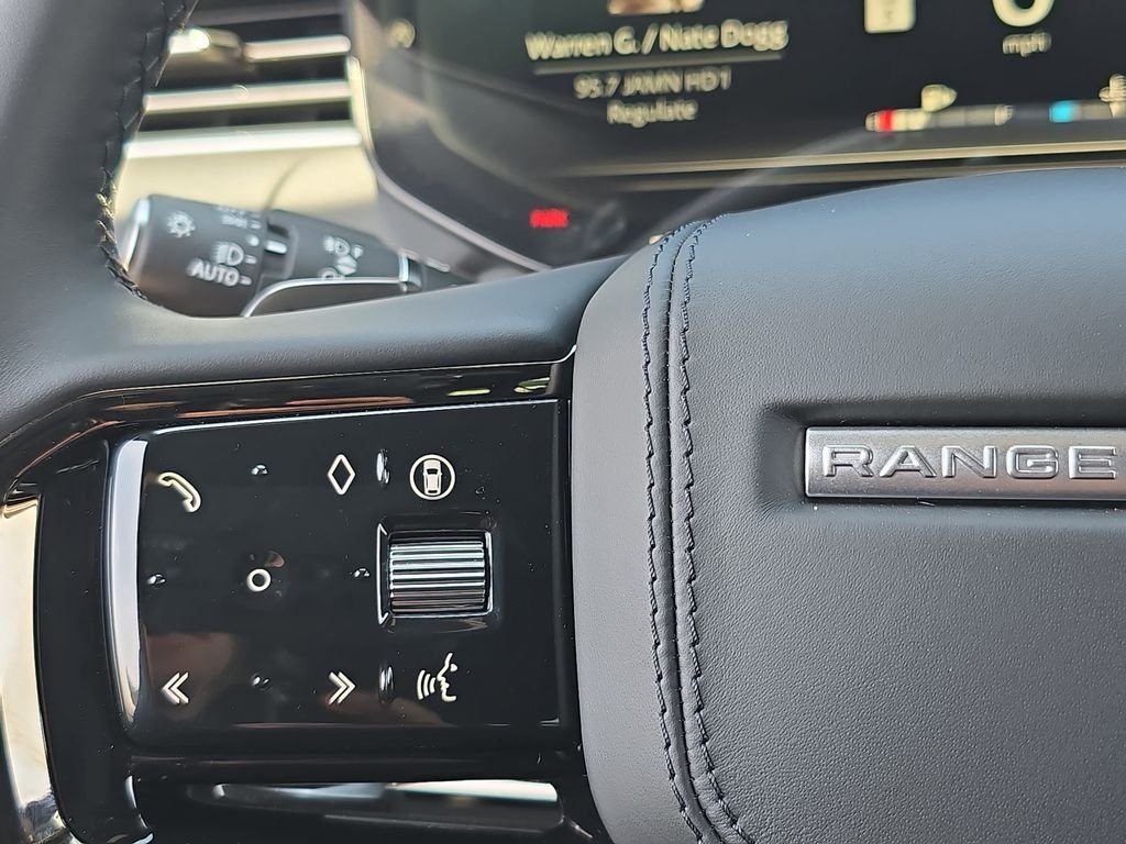 New 2026 Santorini Black LAND ROVER Dynamic SE image 18