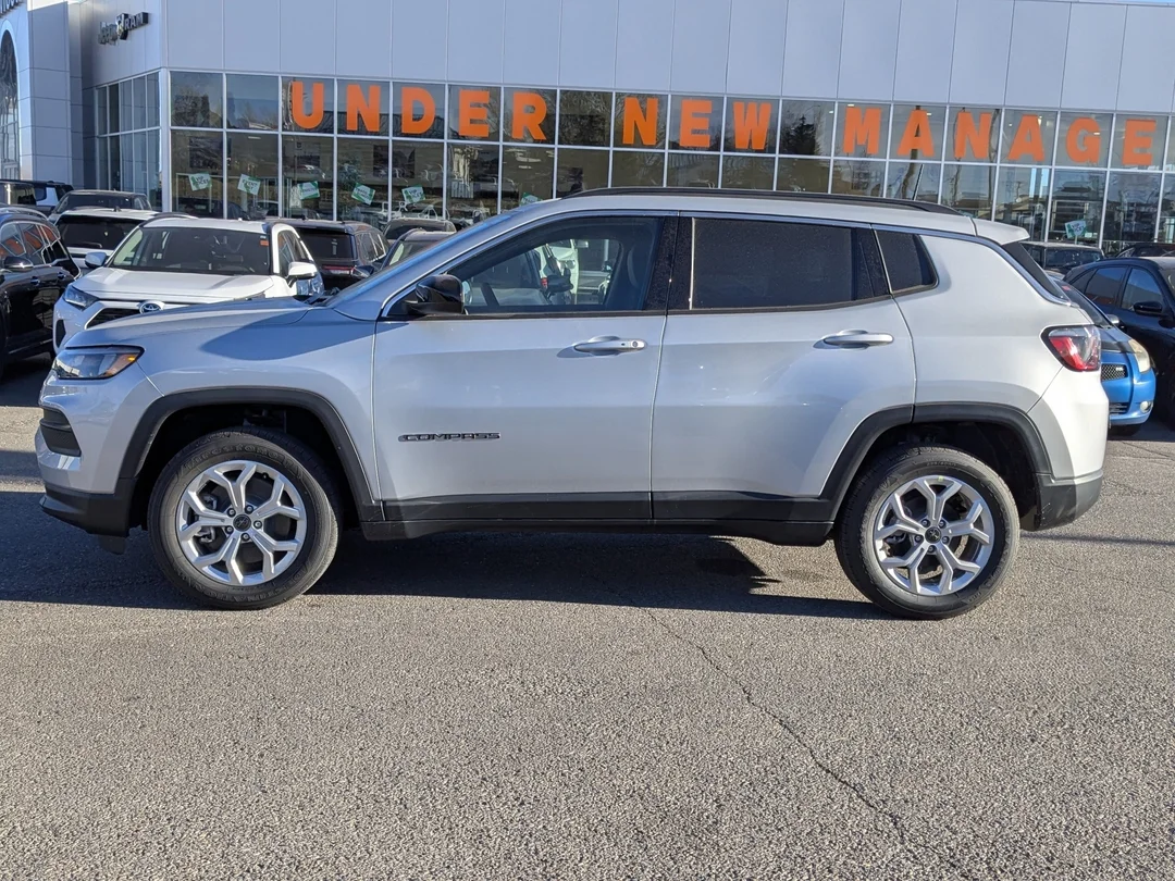 New 2026 Silver Jeep North - - 4x4 - Panoramic Sunroof - Alpine Audio - Adaptive Cruise - Power Liftgate & More! image 5