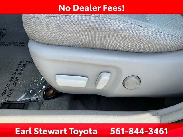 Used 2017 Silver Toyota LE image 21