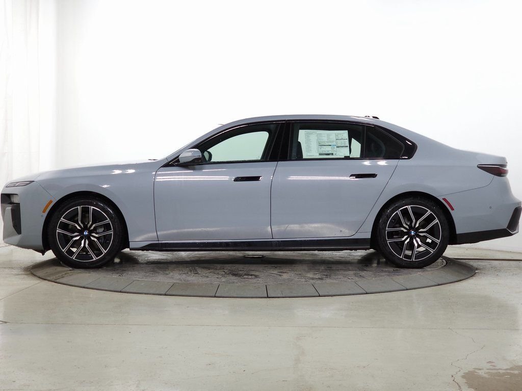 Used 2026 Gray Metallic BMW 740i xDrive image 4