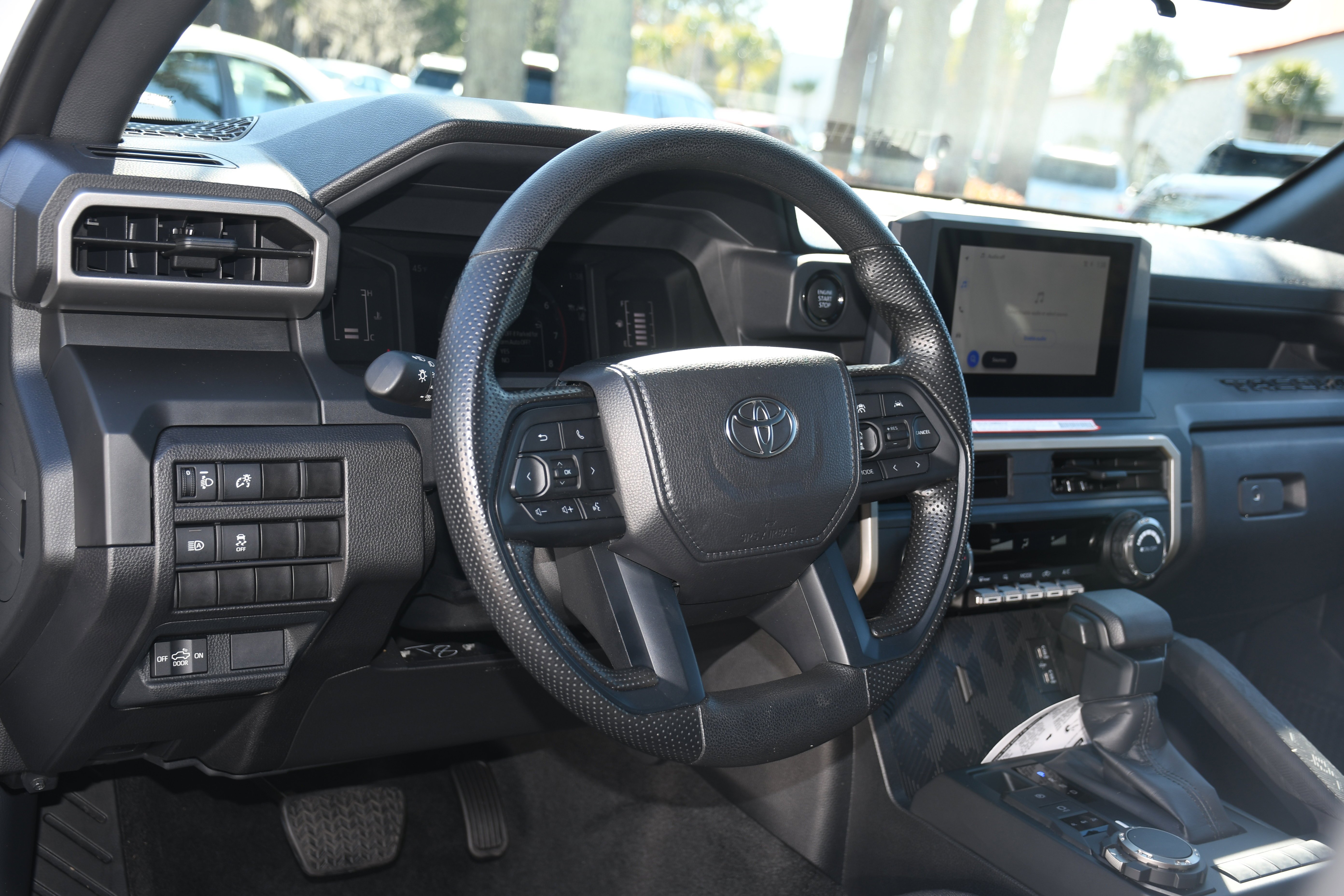 2025 Toyota Tacoma SR - Photo 8
