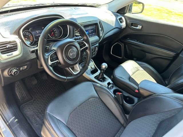 Used 2018 Billet Silver Metallic Clearcoat Jeep Latitude image 12
