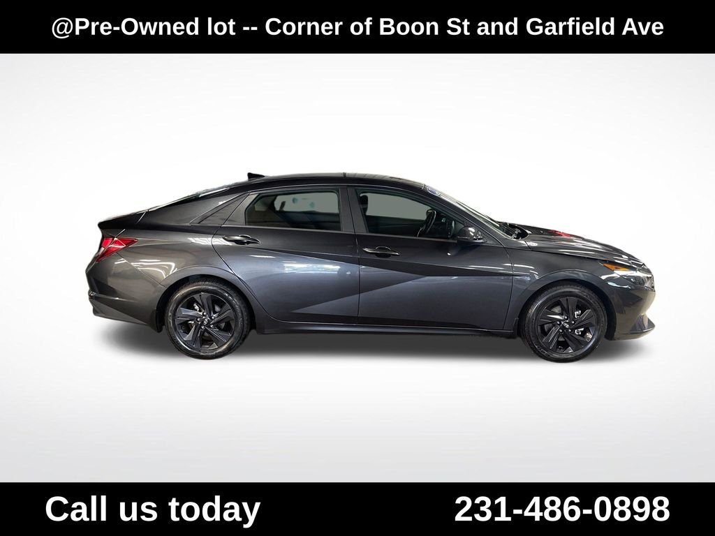 Used 2022 Gray Hyundai SEL image 6
