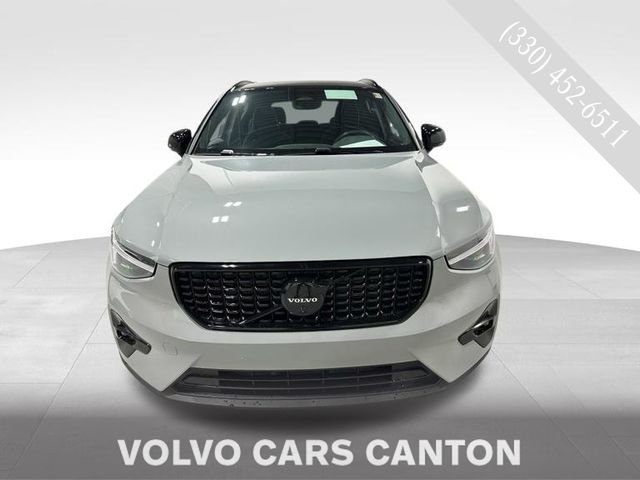 2026 Volvo XC40 B5 Ultra Black Edition