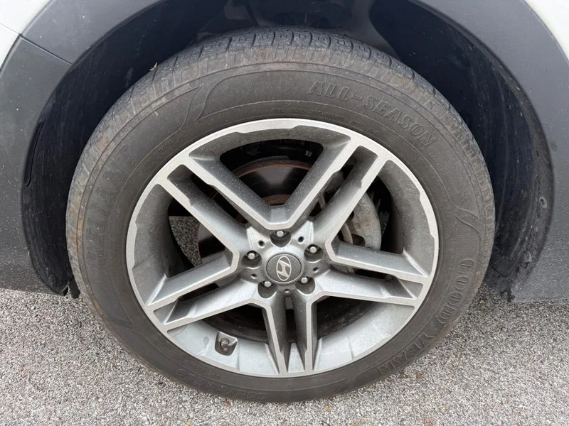 Used 2018 Hyundai Santa Fe SE Ultimate with VIN KM8SRDHF2JU293632 for sale in Granite City, IL