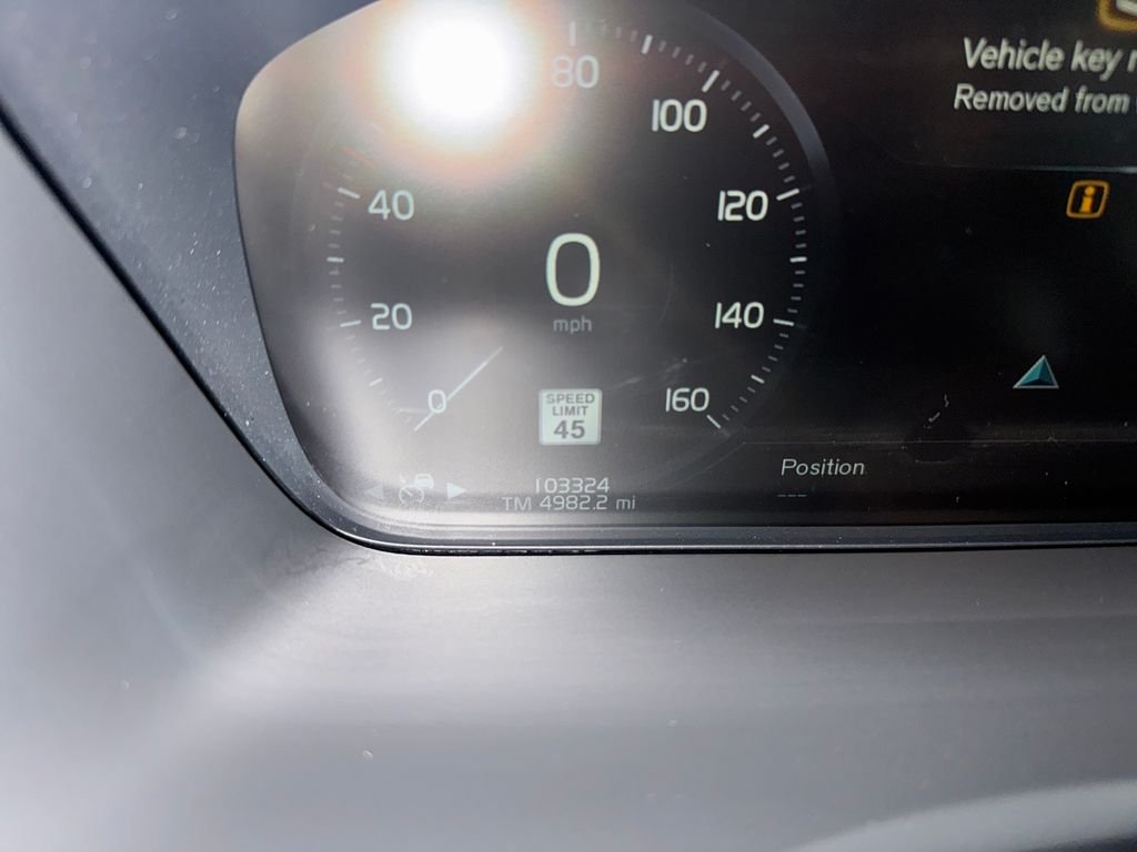 Used 2018 Green Volvo T5 Momentum image 21