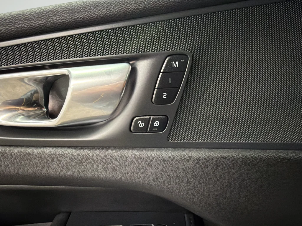 2024 Volvo XC60 Plus - Photo 40