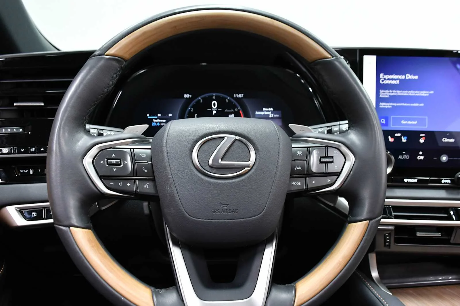 Certified Used 2025 COPPER CREST Lexus Premium image 17