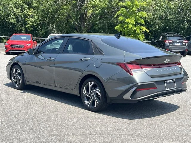 Used 2025 Gray Hyundai SEL Sport image 11