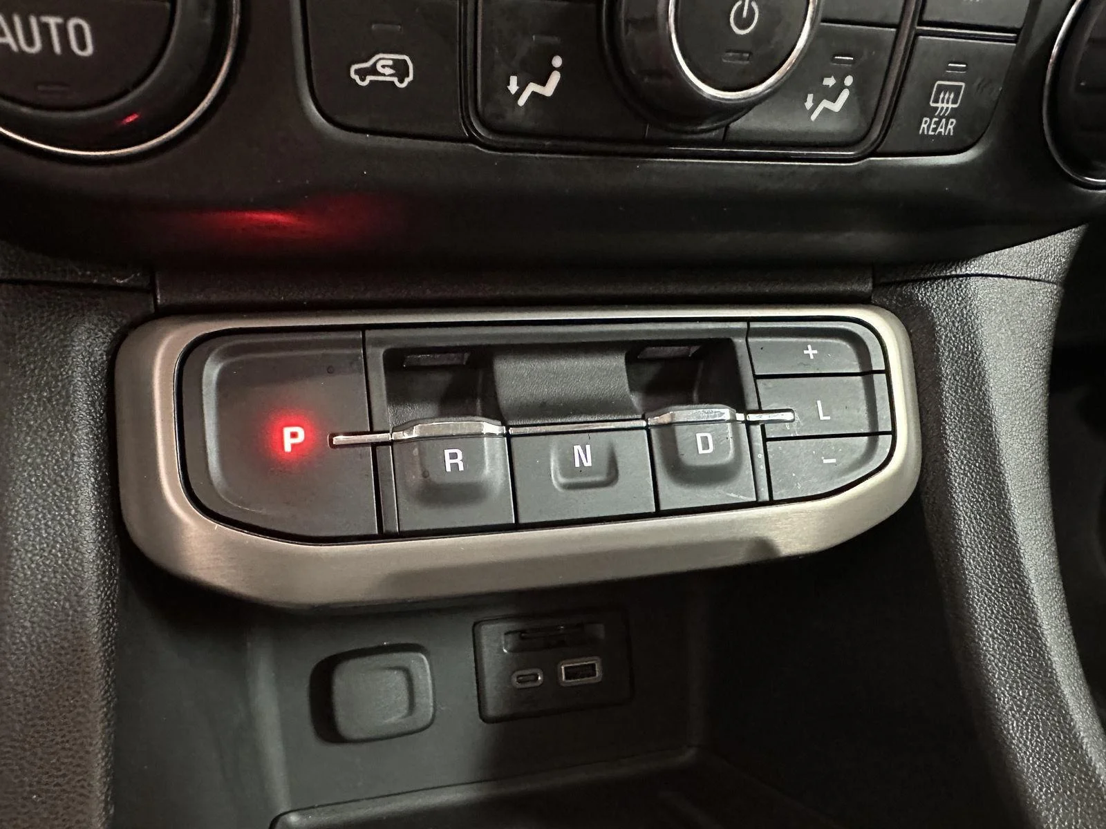 Used 2021 WHITE FROST TRICOAT GMC Denali image 15