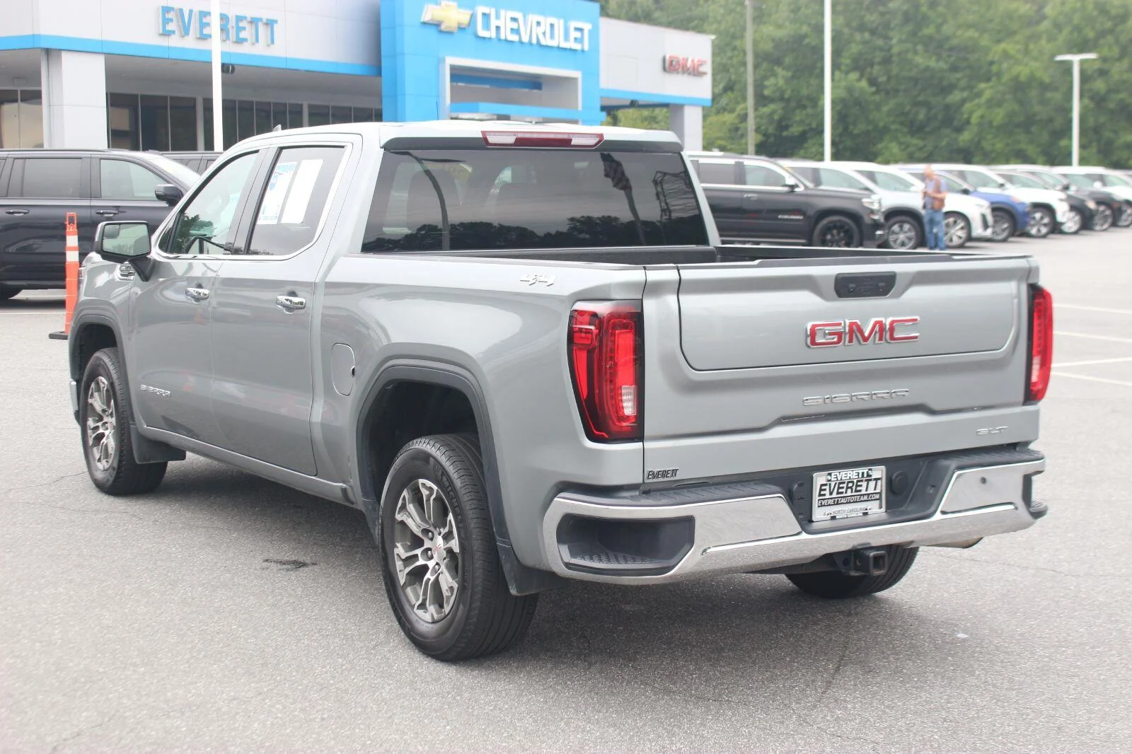 Used 2025 Sterling Metallic GMC SLT image 5