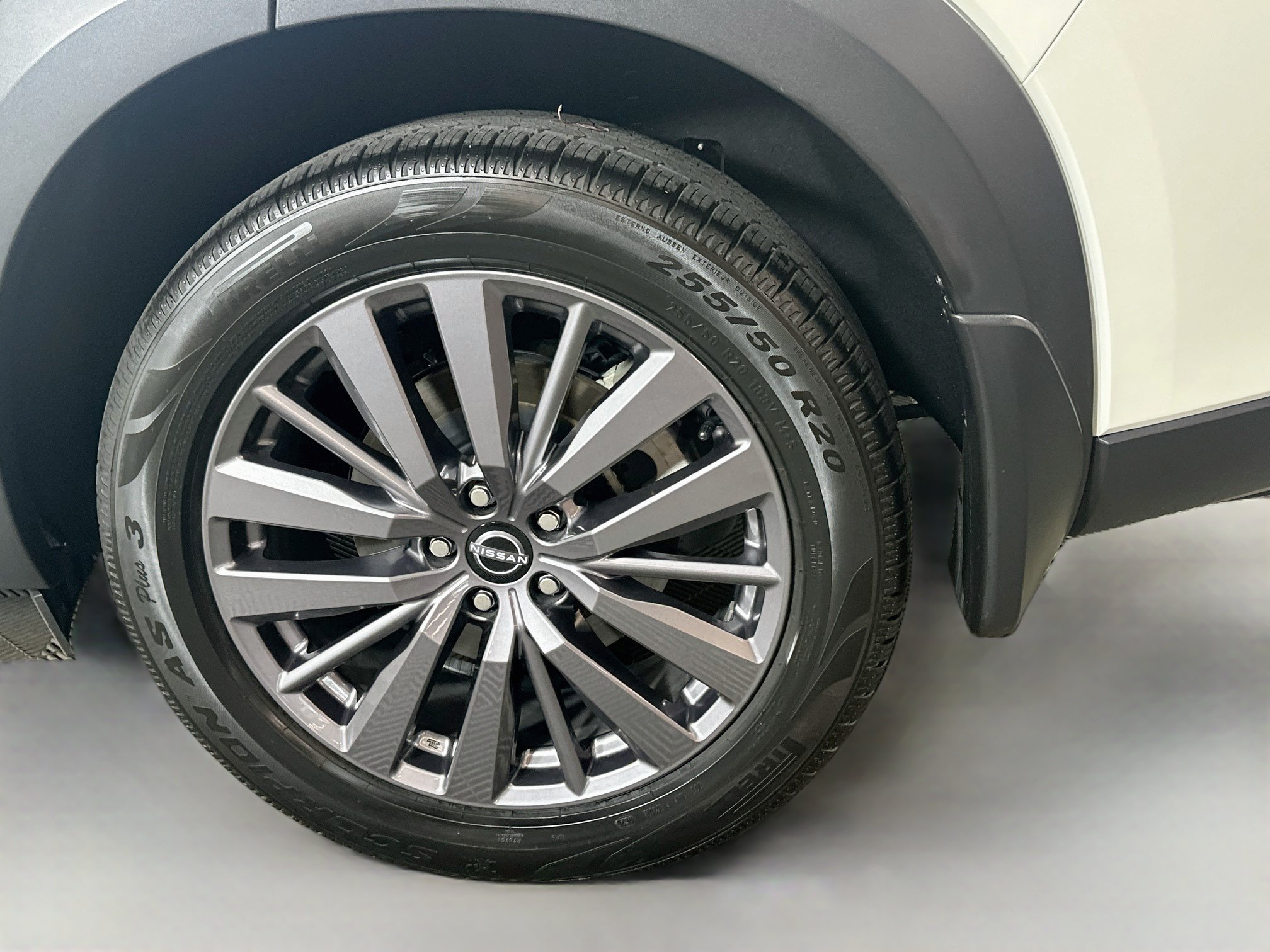 Used 2023 Pearl White Tricoat/Super Black Nissan SL image 34