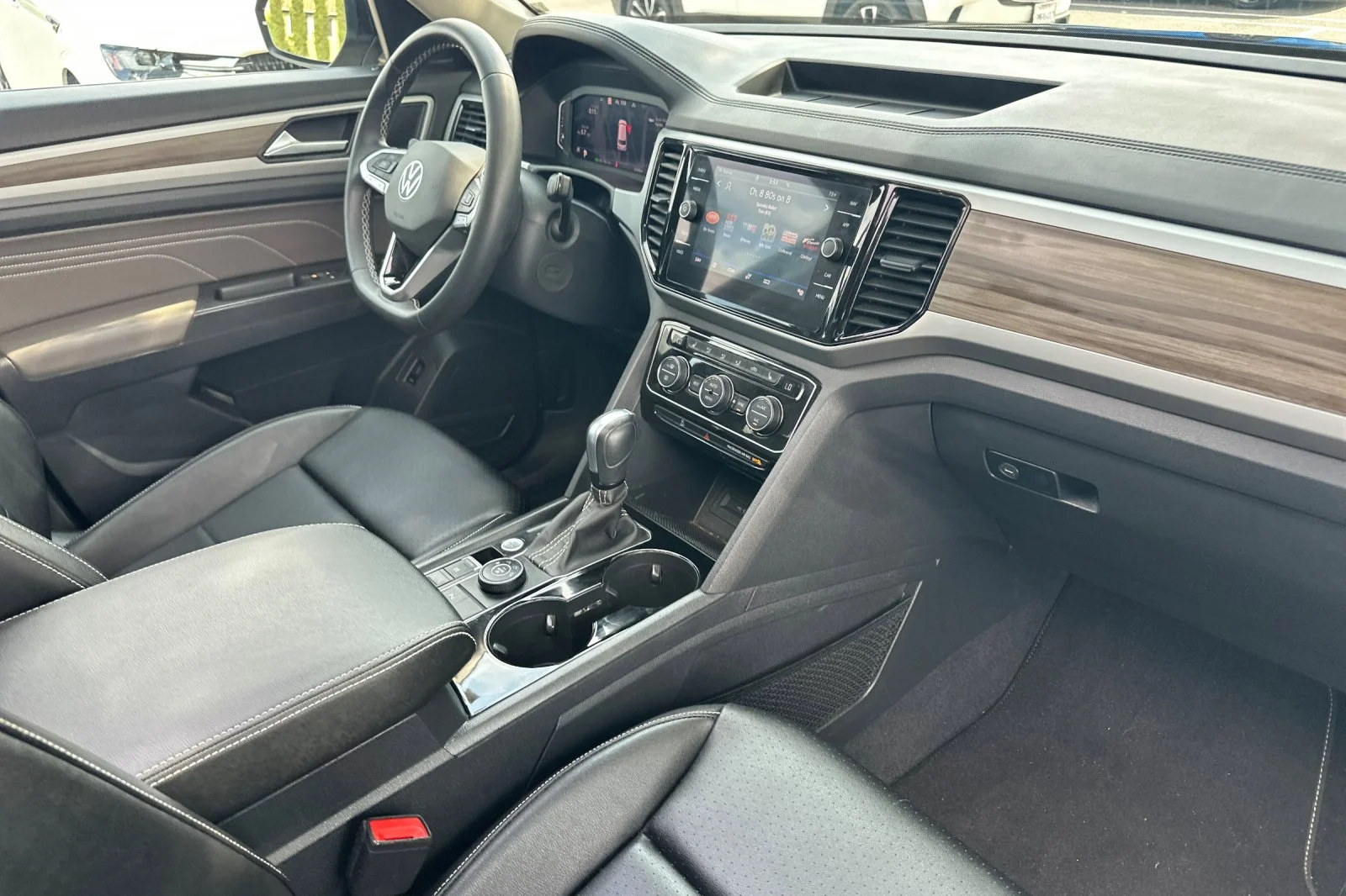 Certified Used 2023  Volkswagen 2.0T SEL image 17