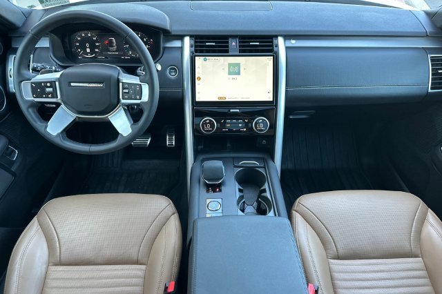 Certified Used 2025 White Land Rover Dynamic SE image 12