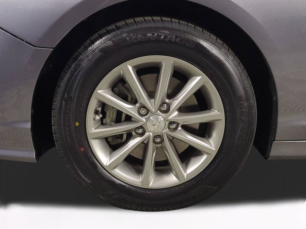 Used 2019 Gray Hyundai SE image 11