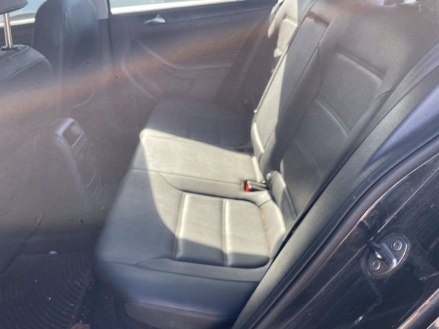Used 2011  Volkswagen 2.5L SE image 13