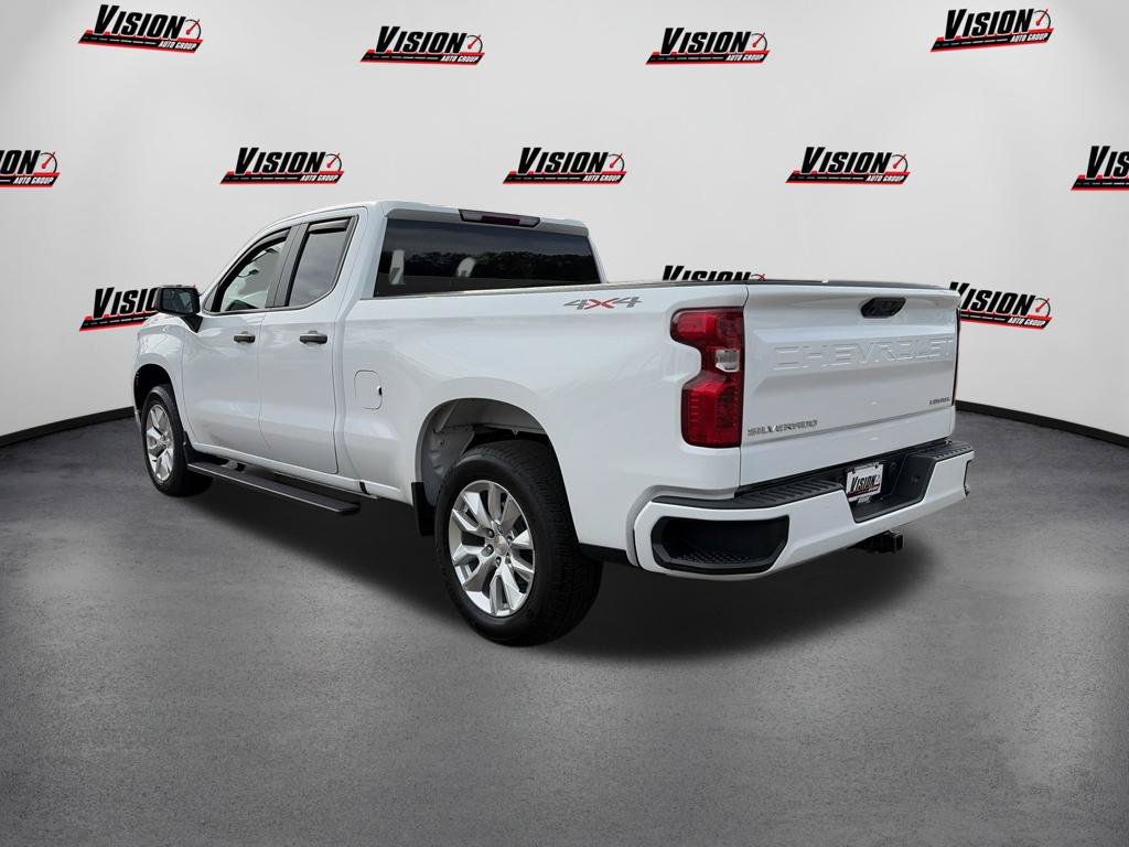 Used 2024 White Chevrolet Custom image 7