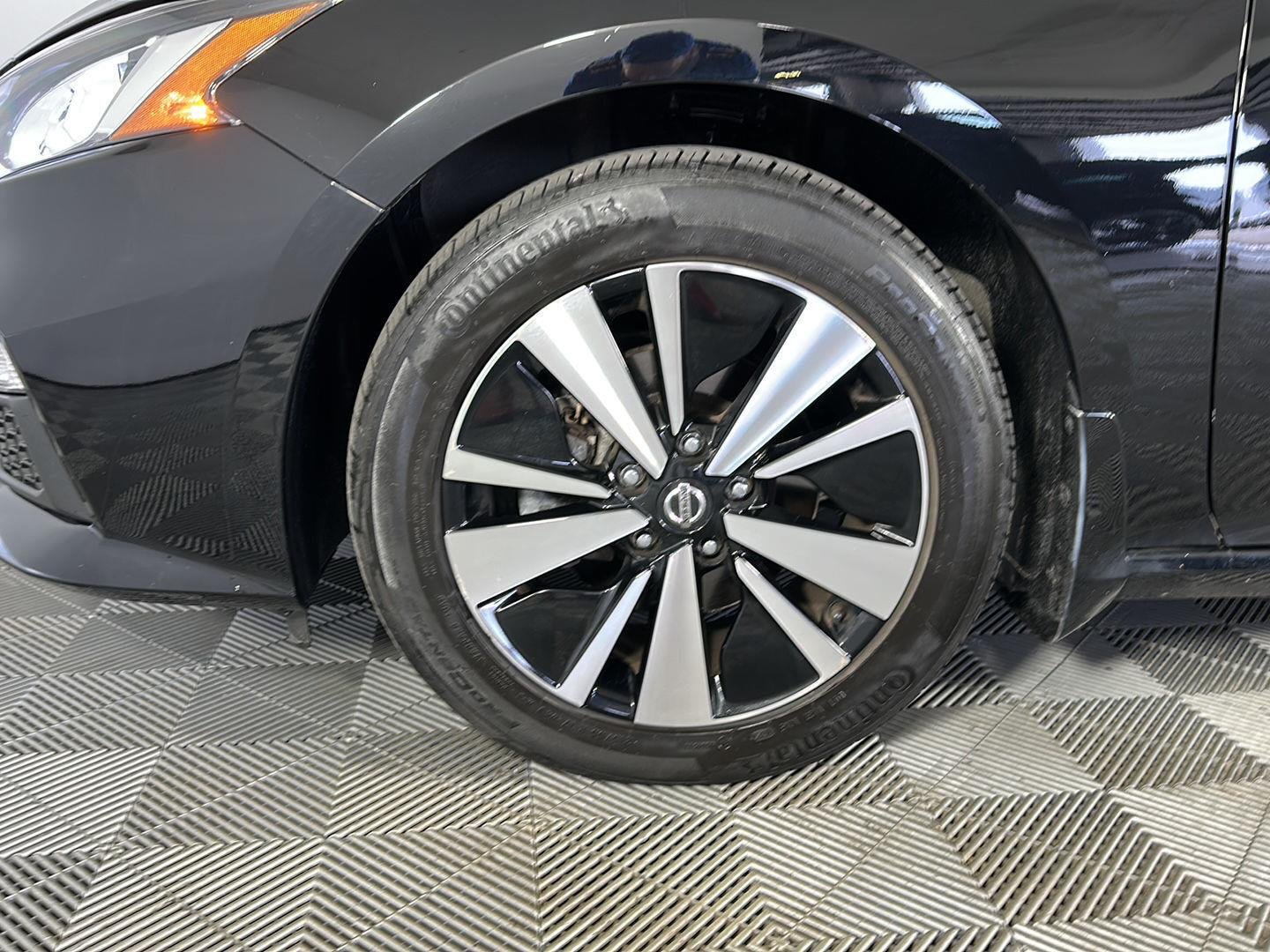 Used 2022 Super Black Nissan 2.5 SV image 12