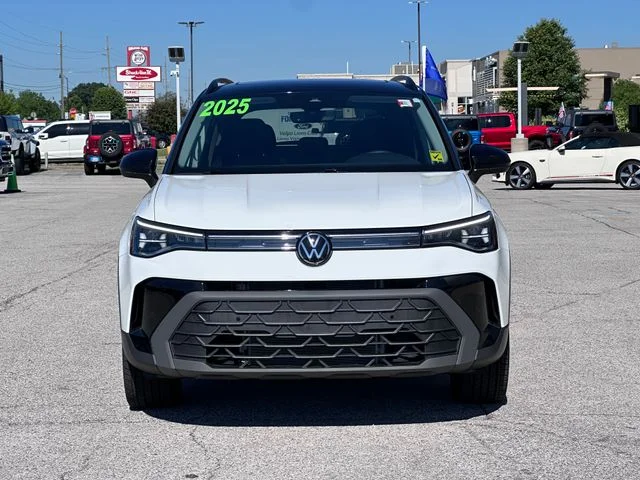 Certified Used 2025  Volkswagen 1.5T SE Black image 2
