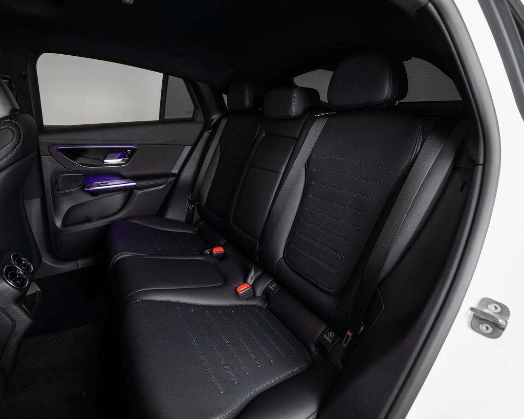 New 2027 White Mercedes-Benz GLC 300 Coupe image 9