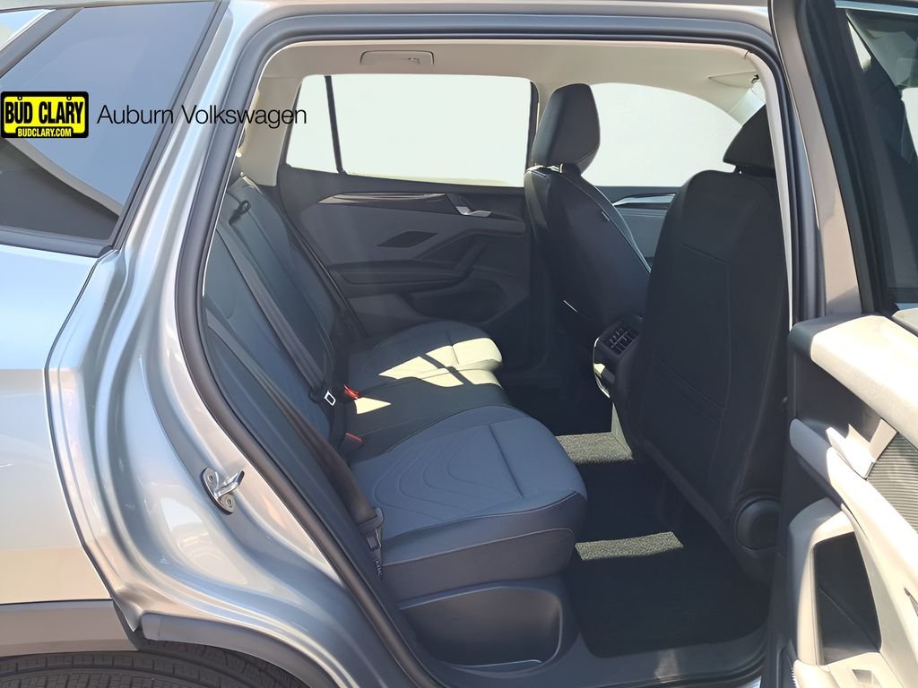 2025 Volkswagen Tiguan SE - Photo 17