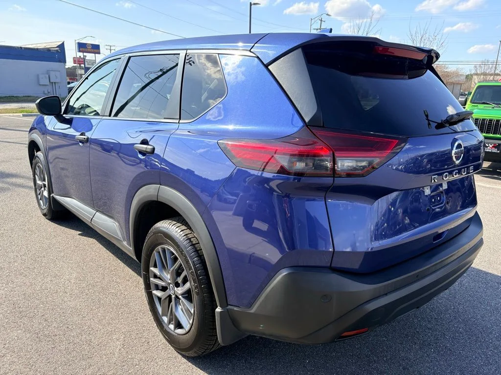 Used 2021 Blue Nissan S image 9