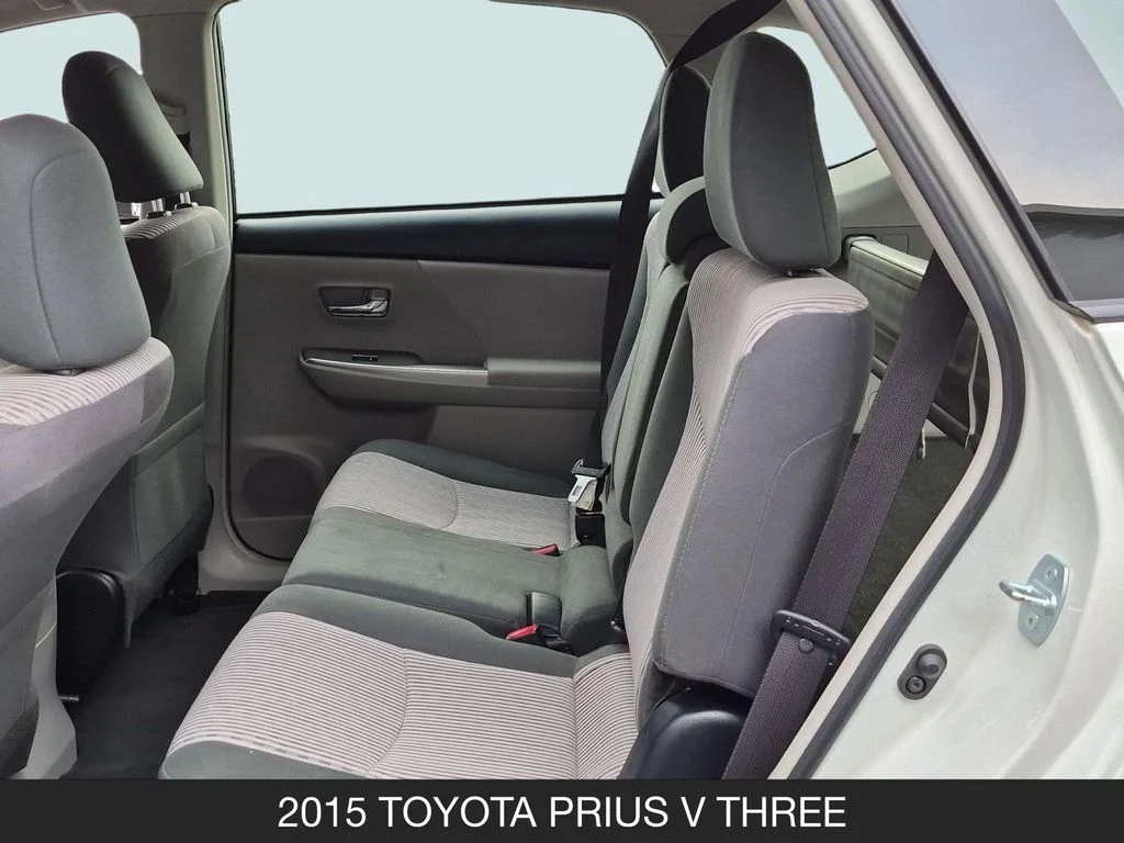 Used 2015 White Toyota Three image 16