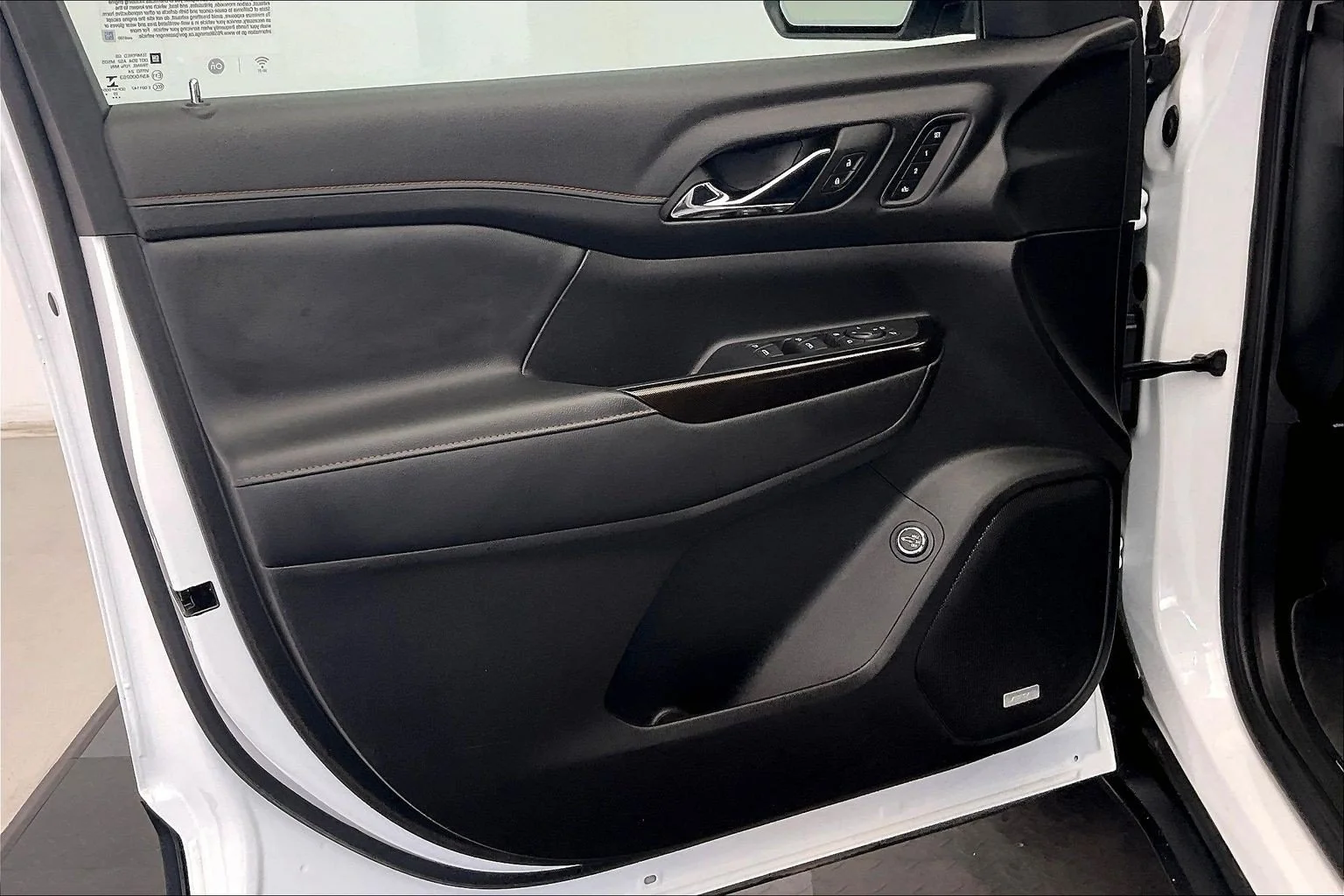 Used 2023 Summit White GMC AT4 image 25