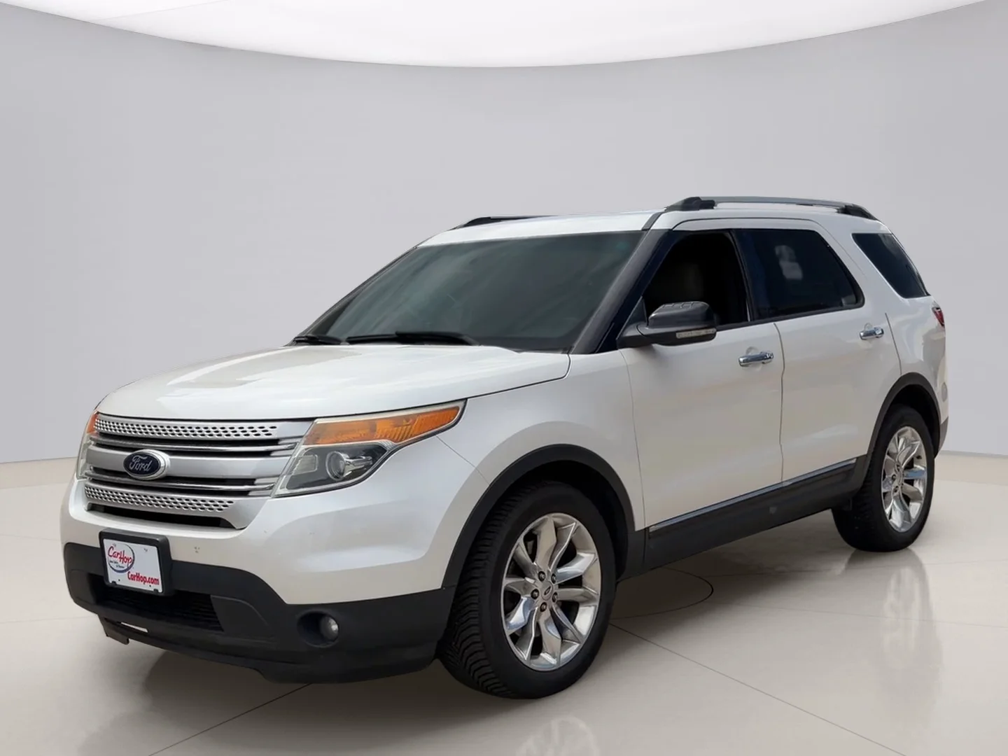 Used 2015 White Ford XLT 4WD image 1